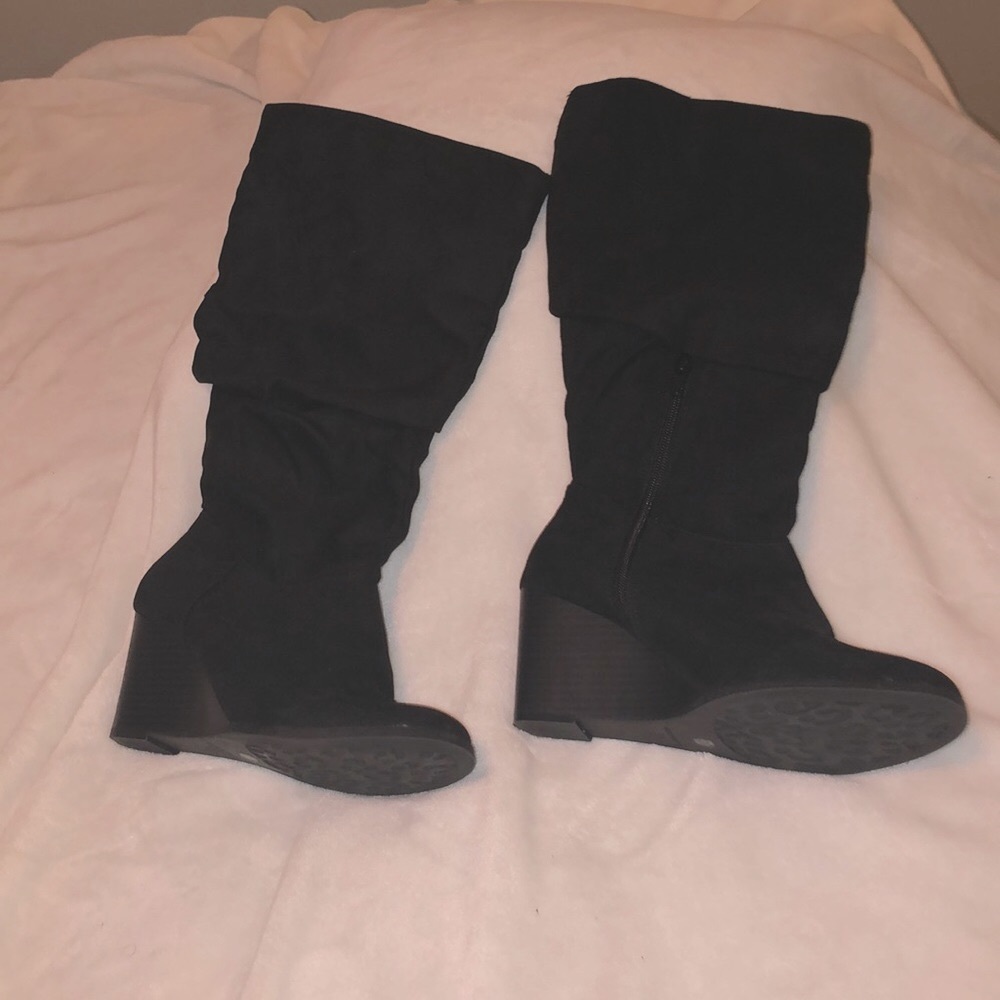 🆕A.N.A.  Black suede cuff Boots